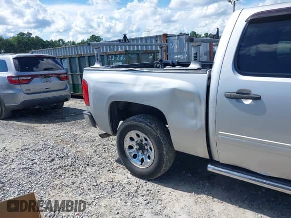 2012 Chevrolet Silverado 1500 LS z VIN 3GCPCREA4CG229602, wystawiony jako IAAI lot #42818433 z przebiegiem 294 243 mil mil oraz . Historia ofert i sprzedaży dostępna na DreamBid. Obrazek 21.