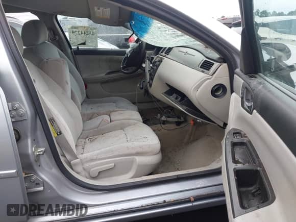 2006 Chevrolet Impala LT 3.5L with VIN 2G1WT58KX69225067, listed as a IAAI auction lot 43244279 with Not provided miles and . Bid and sale history available at DreamBid. Image 5.