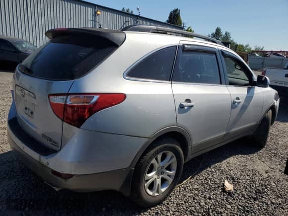 2010 Hyundai Veracruz Limited с VIN KM8NUDCC6AU135528, выставлен на аукционе Copart как лот 64490955 с пробегом 118 244 миль миль и Списание • Salvage title. История ставок и продаж доступна на DreamBid. Изображение 3.