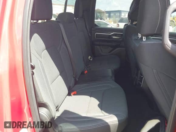 2022 Ram 1500 Big Horn z VIN 1C6RREBT8NN157536, wystawiony jako IAAI lot #42366647 z przebiegiem 71 642 mil mil oraz . Historia ofert i sprzedaży dostępna na DreamBid. Obrazek 8.