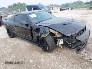 2009 Ford Mustang Shelby GT500 z VIN 1ZVHT88S895126134, wystawiony jako IAAI lot #42881967 z przebiegiem 67 211 mil mil oraz . Historia ofert i sprzedaży dostępna na DreamBid. Obrazek 1.