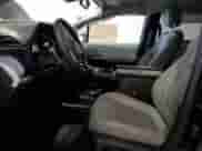 2025 Toyota Sienna XLE z VIN 5TDJSKFC6SS172710, wystawiony jako Copart lot #55451105 z przebiegiem 5 186 mil mil oraz Czysty tytuł • Clean title. Historia ofert i sprzedaży dostępna na DreamBid. Obrazek 7.