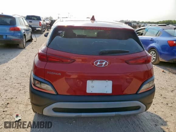 2022 Hyundai Kona SE z VIN KM8K22AB6NU765739, wystawiony jako Copart lot #69652685 z przebiegiem 37 937 mil mil oraz Czysty tytuł • Clean title. Historia ofert i sprzedaży dostępna na DreamBid. Obrazek 6.