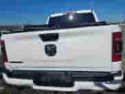 2023 Ram 1500 Laramie z VIN 1C6RREJT1PN608424, wystawiony jako IAAI lot #41212843 z przebiegiem 37 811 mil mil oraz . Historia ofert i sprzedaży dostępna na DreamBid. Obrazek 17.