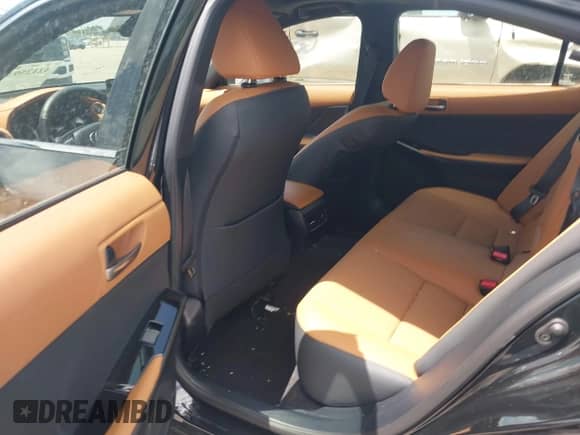 2025 Lexus IS 350 F Sport z VIN JTHBZ1B2XS5084514, wystawiony jako IAAI lot #42125934 z przebiegiem 2 200 mil mil oraz . Historia ofert i sprzedaży dostępna na DreamBid. Obrazek 8.