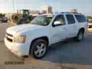 2009 Chevrolet Suburban 1LT z VIN 1GNFC26J09R147755, wystawiony jako Copart lot #72418304 z przebiegiem 239 660 mil mil oraz Szkoda całkowita • Salvage title. Historia ofert i sprzedaży dostępna na DreamBid. Obrazek 1.