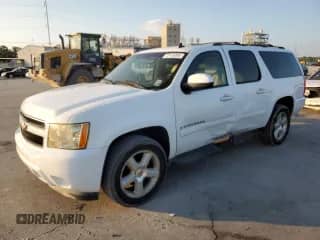 2009 Chevrolet Suburban 1LT z VIN 1GNFC26J09R147755, wystawiony jako Copart lot #72418304 z przebiegiem 239 660 mil mil oraz Szkoda całkowita • Salvage title. Historia ofert i sprzedaży dostępna na DreamBid. Obrazek 1.