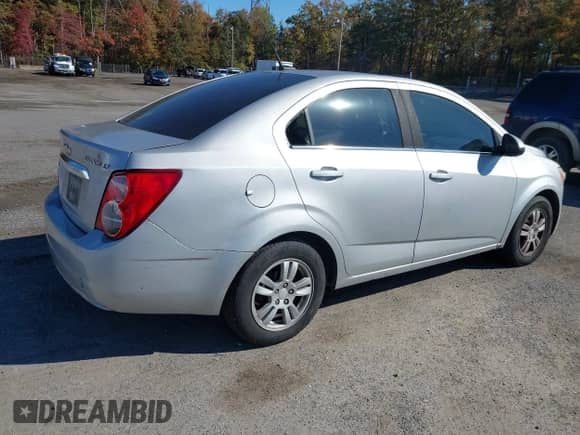 2013 Chevrolet Sonic LT с VIN 1G1JC5SH1D4248485, выставлен на аукционе IAAI как лот 43433094 с пробегом Не указан миль и . История ставок и продаж доступна на DreamBid. Изображение 4.