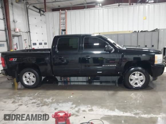 2011 Chevrolet Silverado 1500 LTZ with VIN 3GCPKTE33BG361069, listed as a IAAI auction lot 41274810 with 302,715 mi miles and . Bid and sale history available at DreamBid. Image 13.