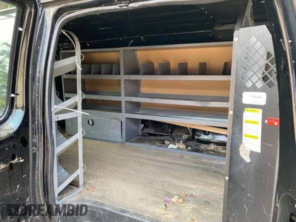 2014 Ford Econoline Cargo Commercial z VIN 1FTNE2EW6EDA32631, wystawiony jako Copart lot #80474665 z przebiegiem 160 495 mil mil oraz Czysty tytuł • Clean title. Historia ofert i sprzedaży dostępna na DreamBid. Obrazek 6.