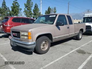 1997 GMC Sierra 1500 с VIN 2GTEC19MXV1553579, выставлен на аукционе Copart как лот 52266665 с пробегом 171 783 миль миль и Чистый • Clean title. История ставок и продаж доступна на DreamBid. Изображение 1.