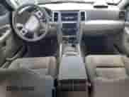 2008 Jeep Grand Cherokee Laredo z VIN 1J8GS48KX8C140260, wystawiony jako Copart lot #68247725 z przebiegiem 244 749 mil mil oraz Szkoda całkowita • Salvage title. Historia ofert i sprzedaży dostępna na DreamBid. Obrazek 8.