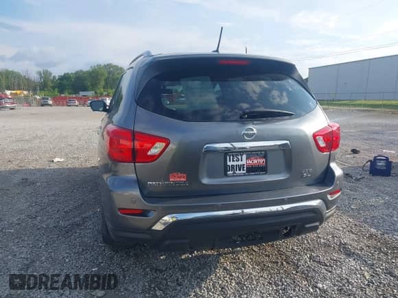 2018 Nissan Pathfinder SL с VIN 5N1DR2MM5JC620323, выставлен на аукционе IAAI как лот 42579417 с пробегом 104 623 миль миль и . История ставок и продаж доступна на DreamBid. Изображение 17.