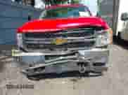 2013 Chevrolet Silverado 2500HD Work Truck z VIN 1GC0KVCGXDF215503, wystawiony jako IAAI lot #43204187 z przebiegiem 96 302 mil mil oraz . Historia ofert i sprzedaży dostępna na DreamBid. Obrazek 12.