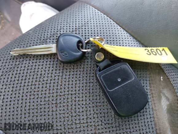 2004 Hyundai Elantra GT z VIN KMHDN56D74U112122, wystawiony jako IAAI lot #42972878 z przebiegiem 164 542 mil mil oraz . Historia ofert i sprzedaży dostępna na DreamBid. Obrazek 11.