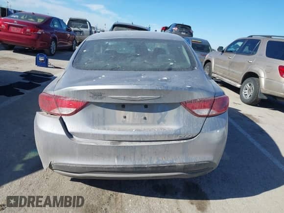 2016 Chrysler 200 Touring z VIN 1C3CCCFB4GN183760, wystawiony jako IAAI lot #41435488 z przebiegiem 193 842 mil mil oraz . Historia ofert i sprzedaży dostępna na DreamBid. Obrazek 16.