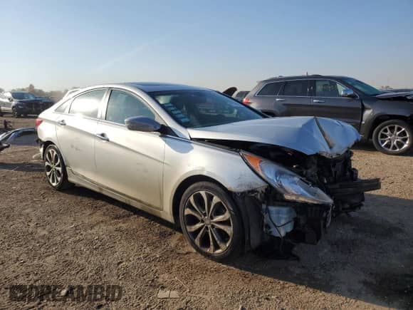2013 Hyundai Sonata SE with VIN 5NPEC4AB3DH685737, listed as a Copart auction lot 81278025 with 173,506 mi miles and Salvage title. Bid and sale history available at DreamBid. Image 4.