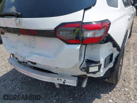 2024 Honda Pilot EX-L with VIN 5FNYG2H55RB008152, listed as a IAAI auction lot 42651116 with 19,679 mi miles and . Bid and sale history available at DreamBid. Image 19.