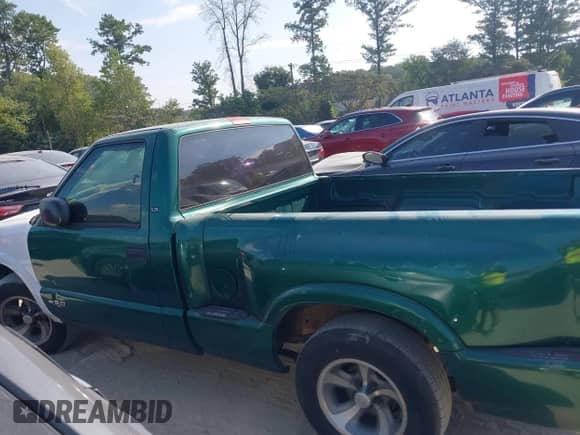 1999 Chevrolet S-10 LS Xtreme with VIN 1GCCS1443X8110160, listed as a IAAI auction lot 43120347 with 230,976 mi miles and . Bid and sale history available at DreamBid. Image 14.