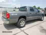 2005 Dodge Dakota SLT z VIN 1D7HW48K15S353766, wystawiony jako Copart lot #59213395 z przebiegiem 182 659 mil mil oraz Szkoda całkowita • Salvage title. Historia ofert i sprzedaży dostępna na DreamBid. Obrazek 3.