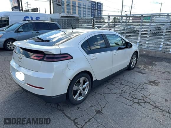 2013 Chevrolet Volt with VIN 1G1RD6E44DU111930, listed as a Copart auction lot 86109735 with 180,814 mi miles and Clean title. Bid and sale history available at DreamBid. Image 4.