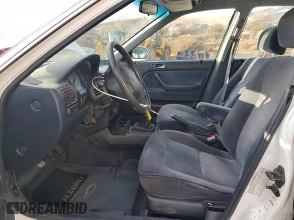 1993 Honda Accord LX с VIN 1HGCB7555PA075576, выставлен на аукционе Copart как лот 87296714 с пробегом 230 192 миль миль и Списание • Salvage title. История ставок и продаж доступна на DreamBid. Изображение 7.