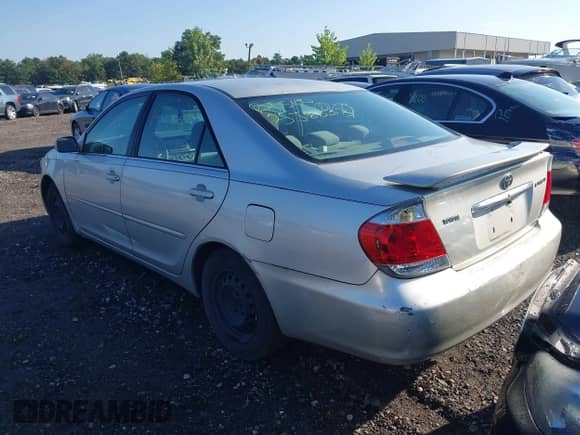 2005 Toyota Camry XLE z VIN 4T1BE32K25U952911, wystawiony jako IAAI lot #43160569 z przebiegiem Nie podano mil oraz . Historia ofert i sprzedaży dostępna na DreamBid. Obrazek 3.