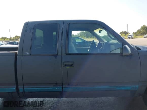 1997 Chevrolet Silverado 1500 with VIN 2GCEC19R5V1278473, listed as a IAAI auction lot 43271055 with 307,129 mi miles and . Bid and sale history available at DreamBid. Image 13.
