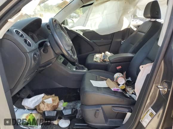 2015 Volkswagen Tiguan S с VIN WVGAV7AX9FW552060, выставлен на аукционе Copart как лот 80737065 с пробегом 107 200 миль миль и Списание • Salvage title. История ставок и продаж доступна на DreamBid. Изображение 7.