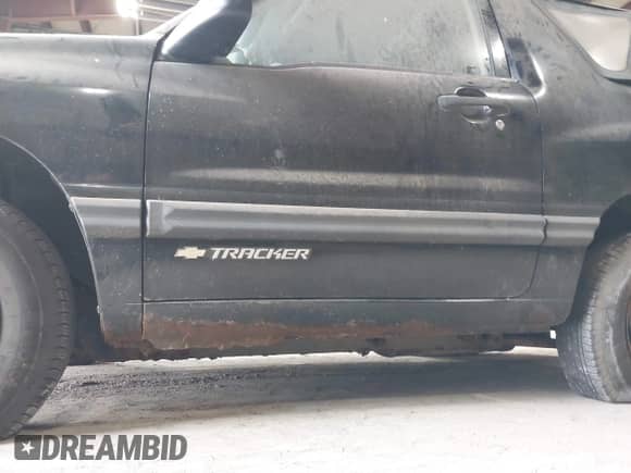 1999 Chevrolet Tracker with VIN 2CNBE18CXX6919189, listed as a IAAI auction lot 42196856 with Not provided miles and . Bid and sale history available at DreamBid. Image 6.