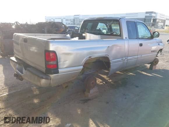 2001 Dodge 1500 z VIN 1B7HC13Z41J605807, wystawiony jako IAAI lot #43313152 z przebiegiem Nie podano mil oraz . Historia ofert i sprzedaży dostępna na DreamBid. Obrazek 4.