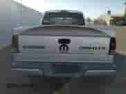 2004 Dodge Dakota Sport z VIN 1D7HL38N44S573883, wystawiony jako Copart lot #74955984 z przebiegiem 165 510 mil mil oraz Szkoda całkowita • Salvage title. Historia ofert i sprzedaży dostępna na DreamBid. Obrazek 6.