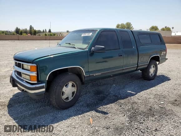 1998 Chevrolet Silverado 1500 z VIN 2GCEK19R0W1158312, wystawiony jako Copart lot #68561985 z przebiegiem 196 500 mil mil oraz Szkoda całkowita • Salvage title. Historia ofert i sprzedaży dostępna na DreamBid. Obrazek 1.
