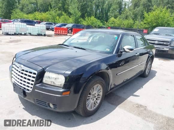 2010 Chrysler 300 Touring с VIN 2C3CA4CD4AH209663, выставлен на аукционе IAAI как лот 42690881 с пробегом 160 616 миль миль и . История ставок и продаж доступна на DreamBid. Изображение 2.