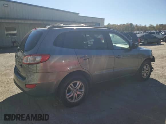 2012 Hyundai Santa Fe GLS с VIN 5XYZGDAB7CG121973, выставлен на аукционе Copart как лот 86326065 с пробегом 213 446 миль миль и Списание • Salvage title. История ставок и продаж доступна на DreamBid. Изображение 3.