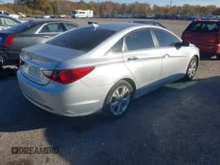 2013 Hyundai Sonata SE with VIN 5NPEC4AC3DH797690, listed as a IAAI auction lot 43486910 with 172,819 mi miles and . Bid and sale history available at DreamBid. Image 4.