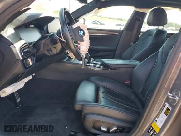 2022 BMW 5 Series 540i xDrive z VIN WBA73BJ01NWX68037, wystawiony jako Copart lot #71298785 z przebiegiem Nie podano mil oraz Szkoda całkowita • Salvage title. Historia ofert i sprzedaży dostępna na DreamBid. Obrazek 7.