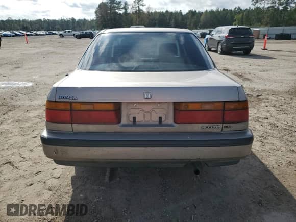 1990 Honda Accord с VIN 1HGCB7658LA103783, выставлен на аукционе Copart как лот 81592564 с пробегом 239 747 миль миль и Списание • Salvage title. История ставок и продаж доступна на DreamBid. Изображение 6.