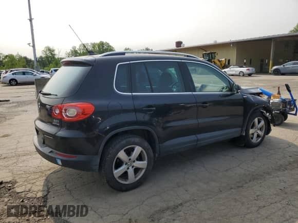 2010 Volkswagen Tiguan с VIN WVGBV9AX9AW530794, выставлен на аукционе Copart как лот 59271805 с пробегом 44 321 миль миль и Списание • Salvage title. История ставок и продаж доступна на DreamBid. Изображение 3.