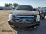 2008 Cadillac Escalade ESV с VIN 1GYFK66818R198559, выставлен на аукционе Copart как лот 84005015 с пробегом 240 223 миль миль и Списание • Salvage title. История ставок и продаж доступна на DreamBid. Изображение 5.