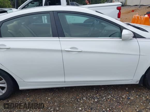 2013 Hyundai Sonata GLS z VIN 5NPEB4AC9DH735746, wystawiony jako IAAI lot #43376524 z przebiegiem 214 159 mil mil oraz . Historia ofert i sprzedaży dostępna na DreamBid. Obrazek 13.