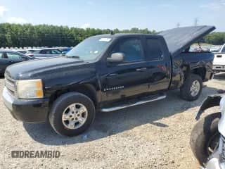 2008 Chevrolet Silverado 1500 1LT z VIN 2GCEC190681250817, wystawiony jako Copart lot #68214795 z przebiegiem 233 708 mil mil oraz Czysty tytuł • Clean title. Historia ofert i sprzedaży dostępna na DreamBid. Obrazek 1.