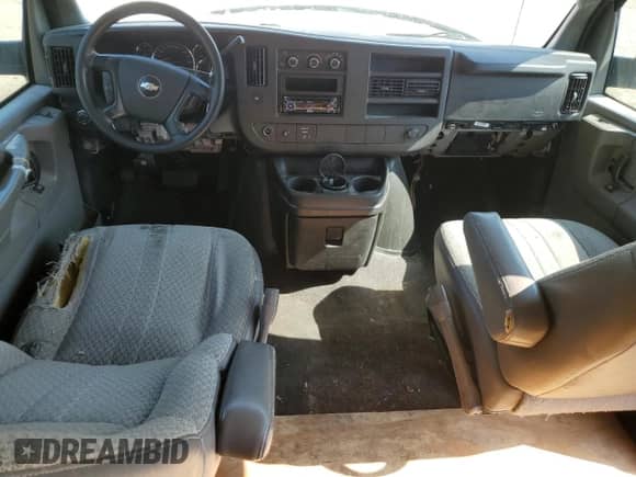 2008 Chevrolet Express Passenger with VIN 1GAHG39K981177228, listed as a Copart auction lot 55031385 with 274,971 mi miles and Salvage title. Bid and sale history available at DreamBid. Image 8.