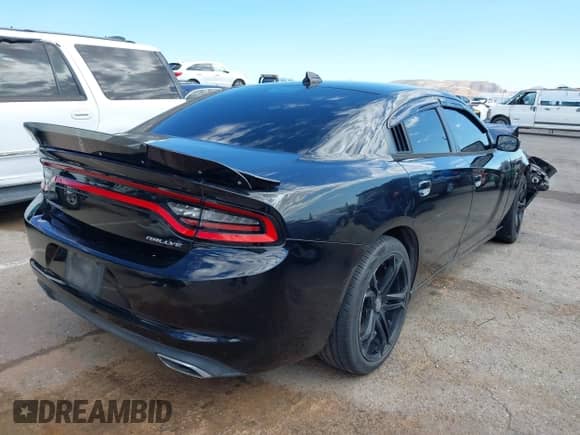 2015 Dodge Charger SXT z VIN 2C3CDXHG8FH902433, wystawiony jako IAAI lot #43449421 z przebiegiem 98 961 mil mil oraz . Historia ofert i sprzedaży dostępna na DreamBid. Obrazek 4.