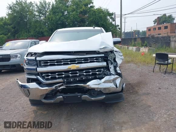 2017 Chevrolet Silverado 1500 LTZ z VIN 3GCUKSECXHG271682, wystawiony jako IAAI lot #42883455 z przebiegiem 82 572 mil mil oraz . Historia ofert i sprzedaży dostępna na DreamBid. Obrazek 12.