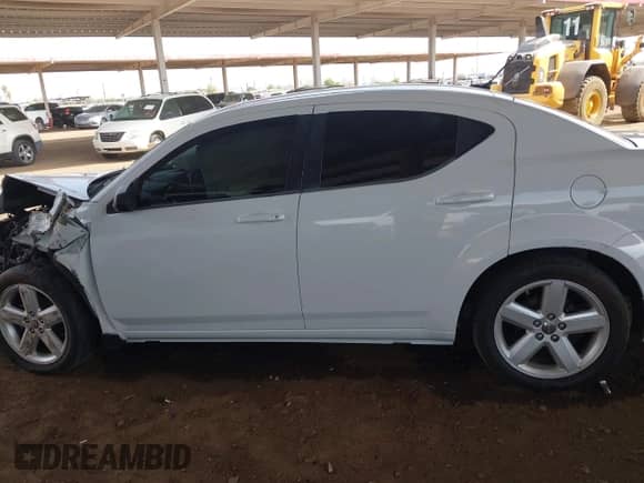 2013 Dodge Avenger SE z VIN 1C3CDZAB7DN535555, wystawiony jako IAAI lot #43055940 z przebiegiem Nie podano mil oraz . Historia ofert i sprzedaży dostępna na DreamBid. Obrazek 15.