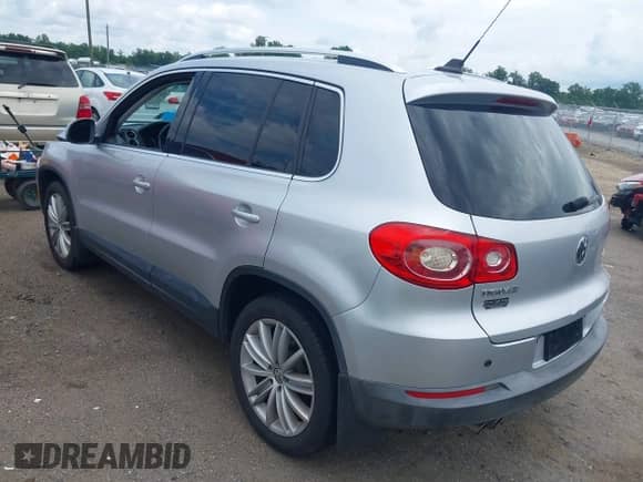 2010 Volkswagen Tiguan с VIN WVGAV9AX5AW001547, выставлен на аукционе IAAI как лот 42780280 с пробегом 88 414 миль миль и . История ставок и продаж доступна на DreamBid. Изображение 3.