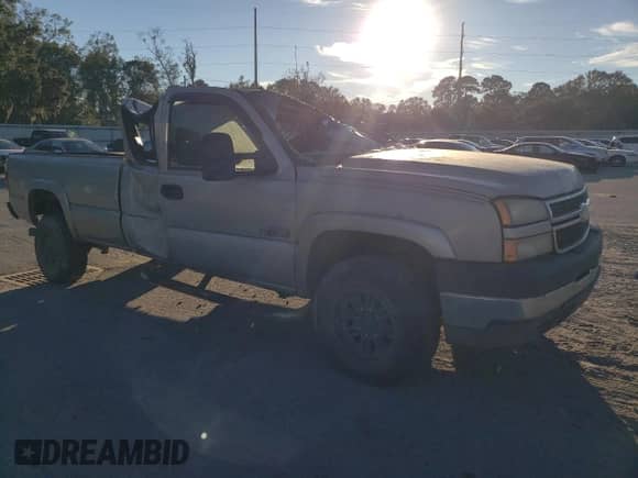 2006 Chevrolet Silverado 3500 SRW LT3 z VIN 1GCHK39D96E286303, wystawiony jako Copart lot #74227514 z przebiegiem Nie podano mil oraz Szkoda całkowita • Salvage title. Historia ofert i sprzedaży dostępna na DreamBid. Obrazek 4.