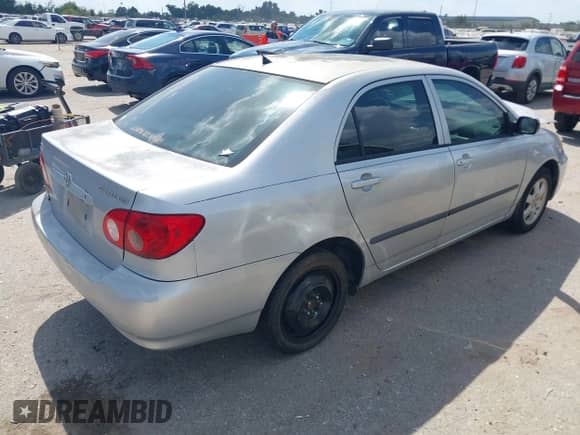 2006 Toyota Corolla LE z VIN 1NXBR32E96Z651021, wystawiony jako IAAI lot #43378872 z przebiegiem 200 179 mil mil oraz . Historia ofert i sprzedaży dostępna na DreamBid. Obrazek 4.