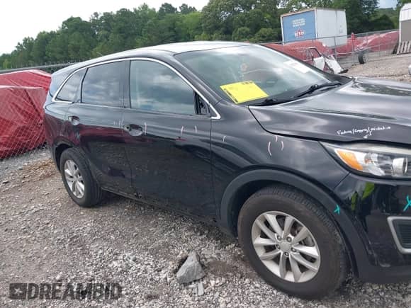 2018 Kia Sorento LX with VIN 5XYPG4A38JG427514, listed as a IAAI auction lot 42553808 with 127,958 mi miles and . Bid and sale history available at DreamBid. Image 6.